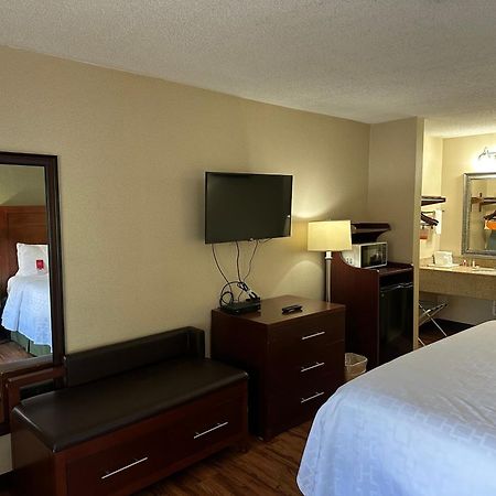 Econo Lodge Huntington - Barboursville University Area Exterior photo