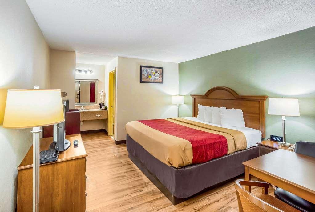 Econo Lodge Huntington - Barboursville University Area Room photo