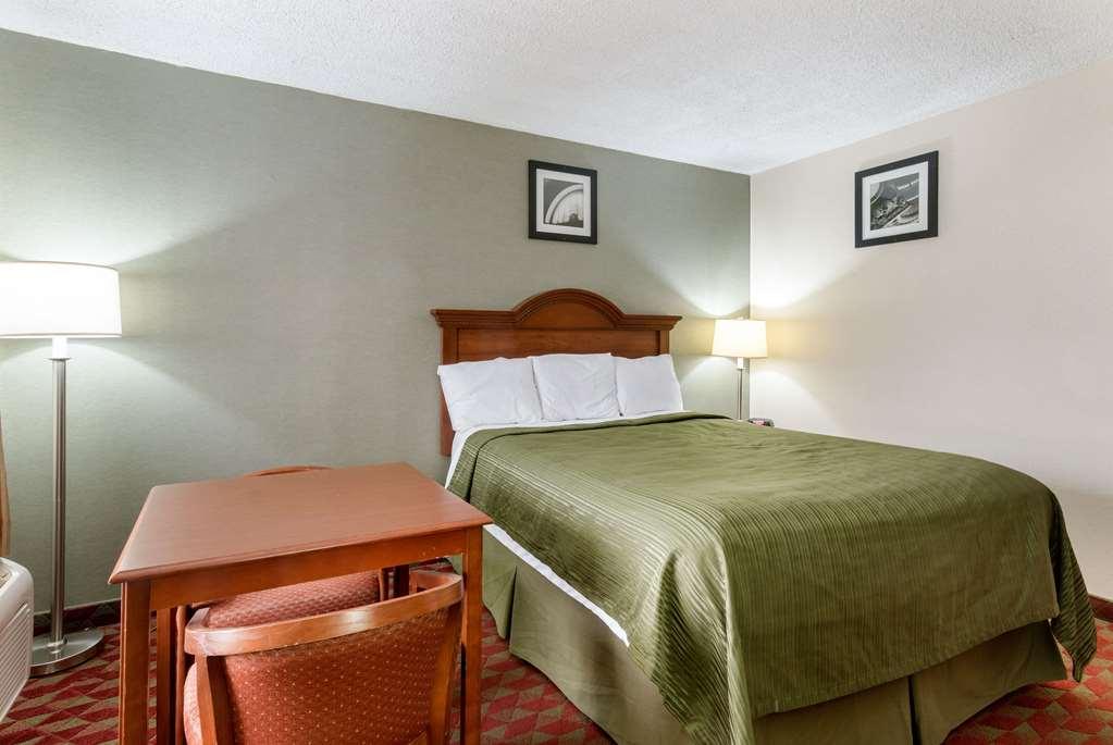 Econo Lodge Huntington - Barboursville University Area Room photo