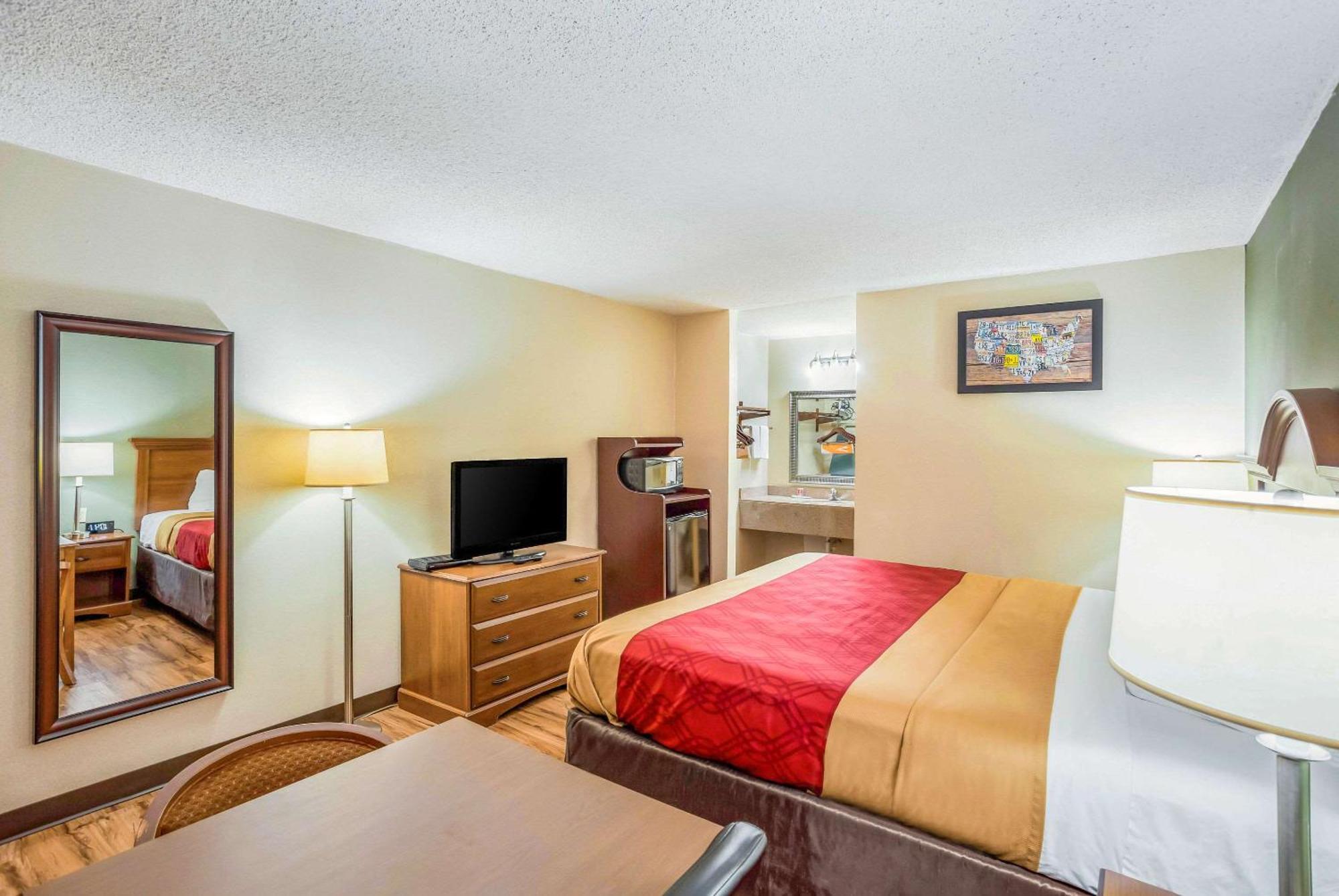 Econo Lodge Huntington - Barboursville University Area Exterior photo