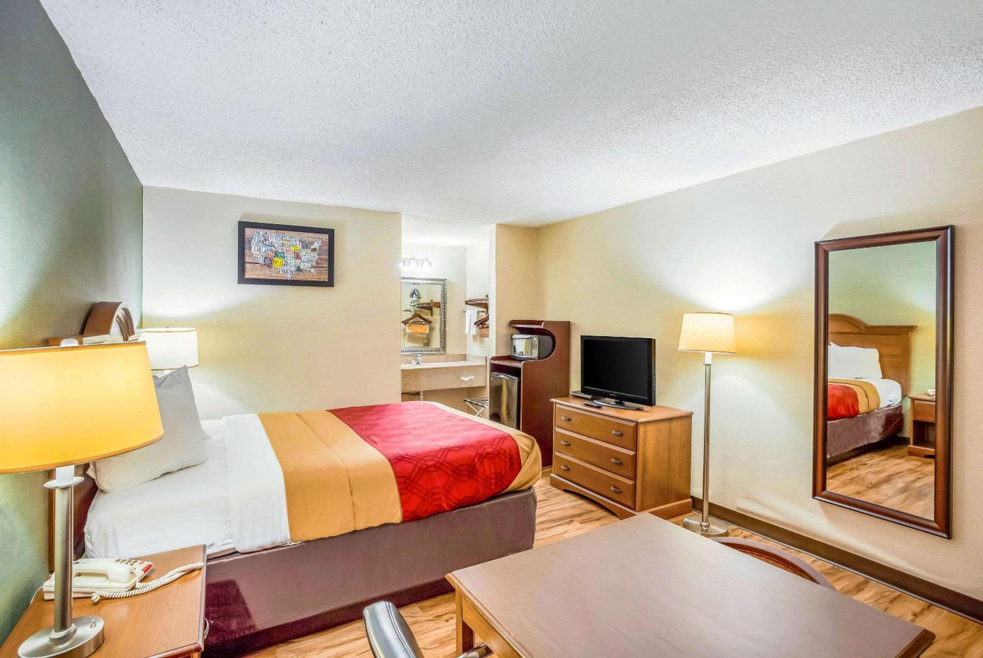 Econo Lodge Huntington - Barboursville University Area Exterior photo