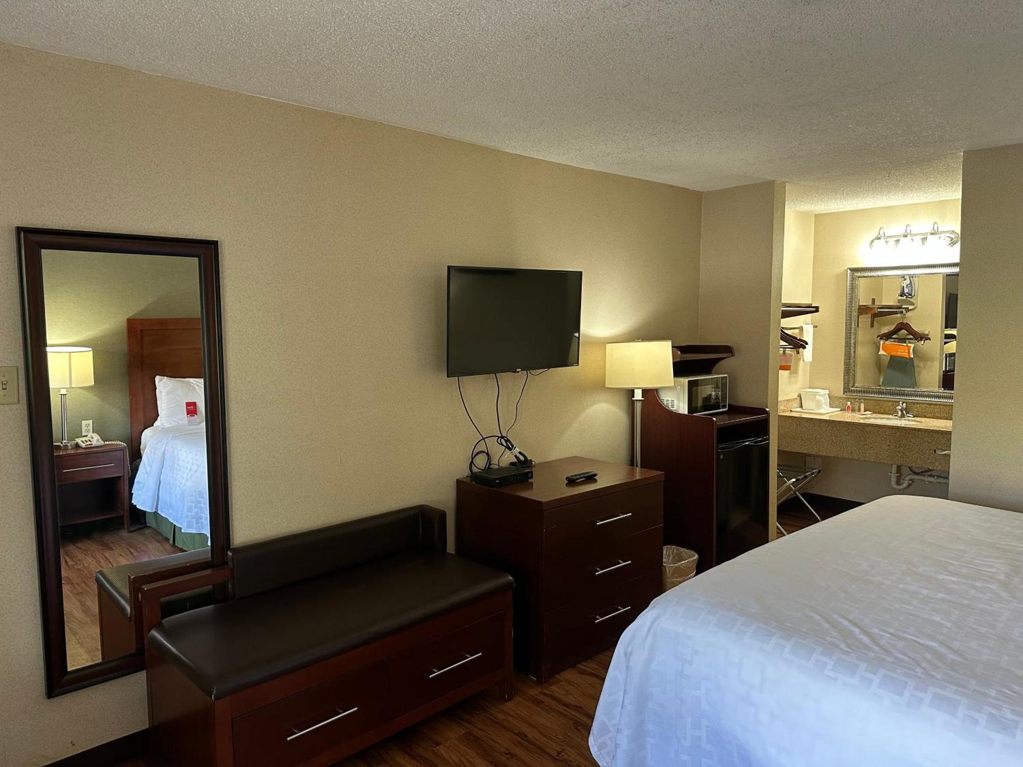 Econo Lodge Huntington - Barboursville University Area Exterior photo