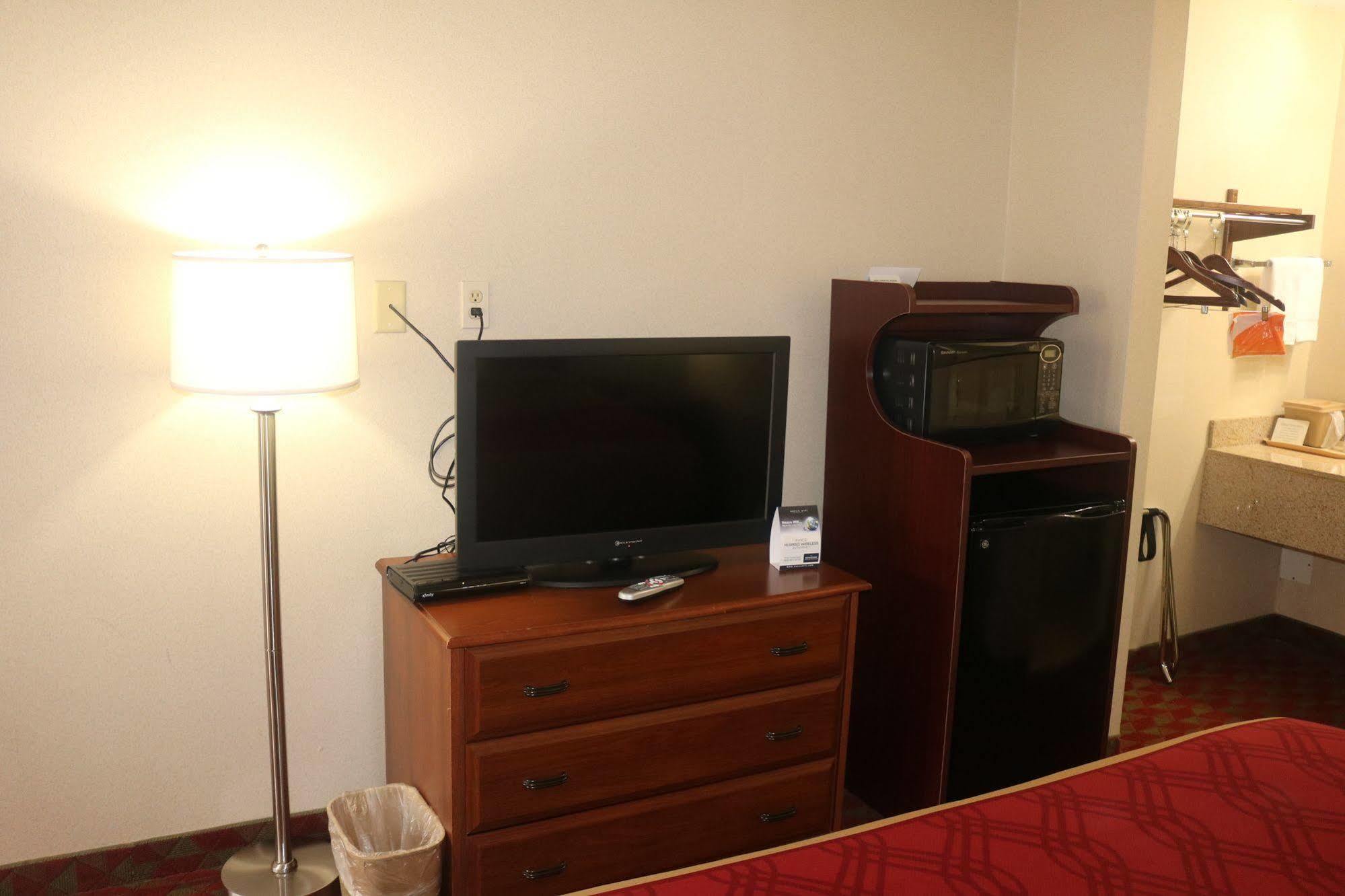 Econo Lodge Huntington - Barboursville University Area Exterior photo