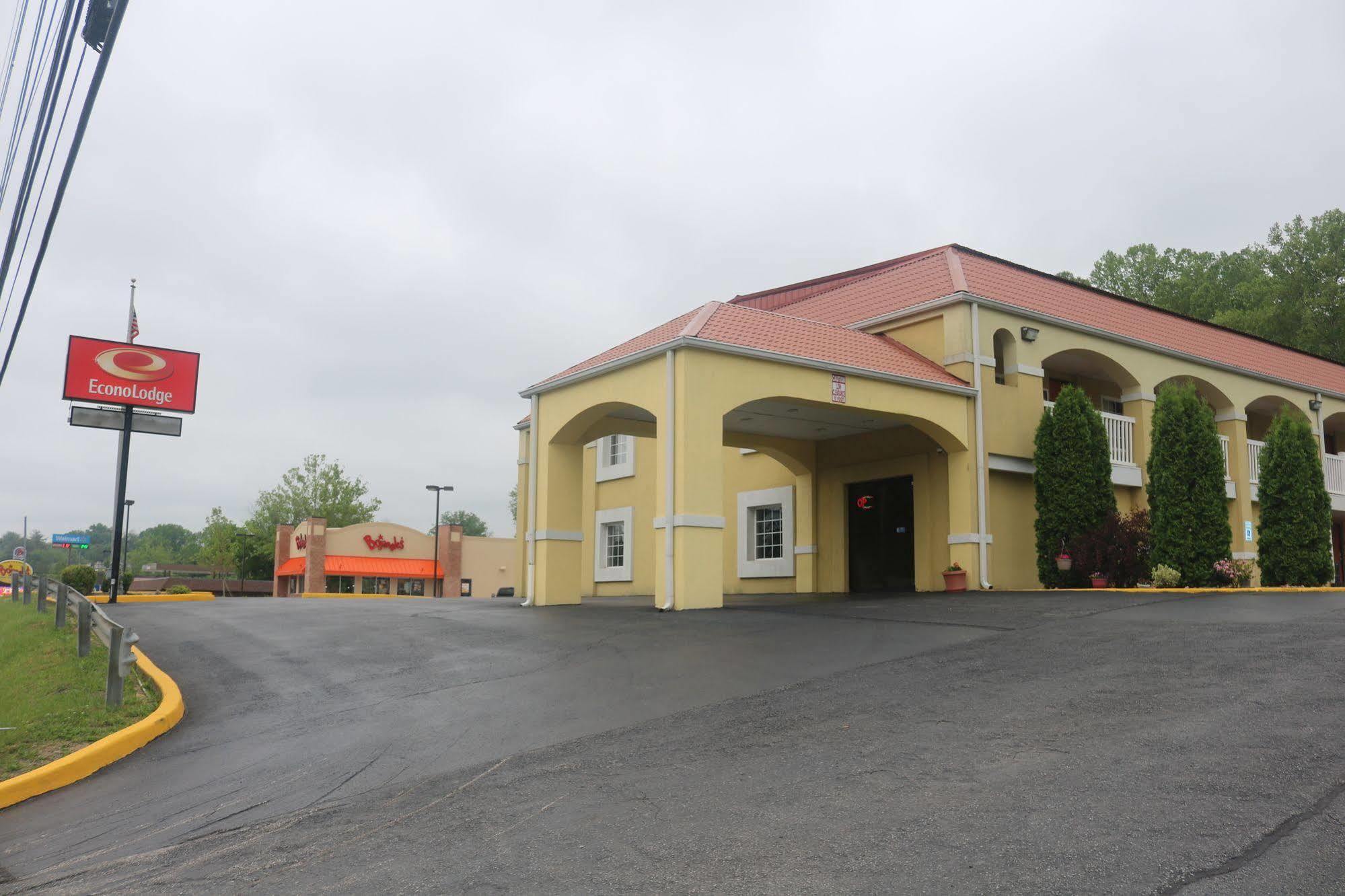 Econo Lodge Huntington - Barboursville University Area Exterior photo