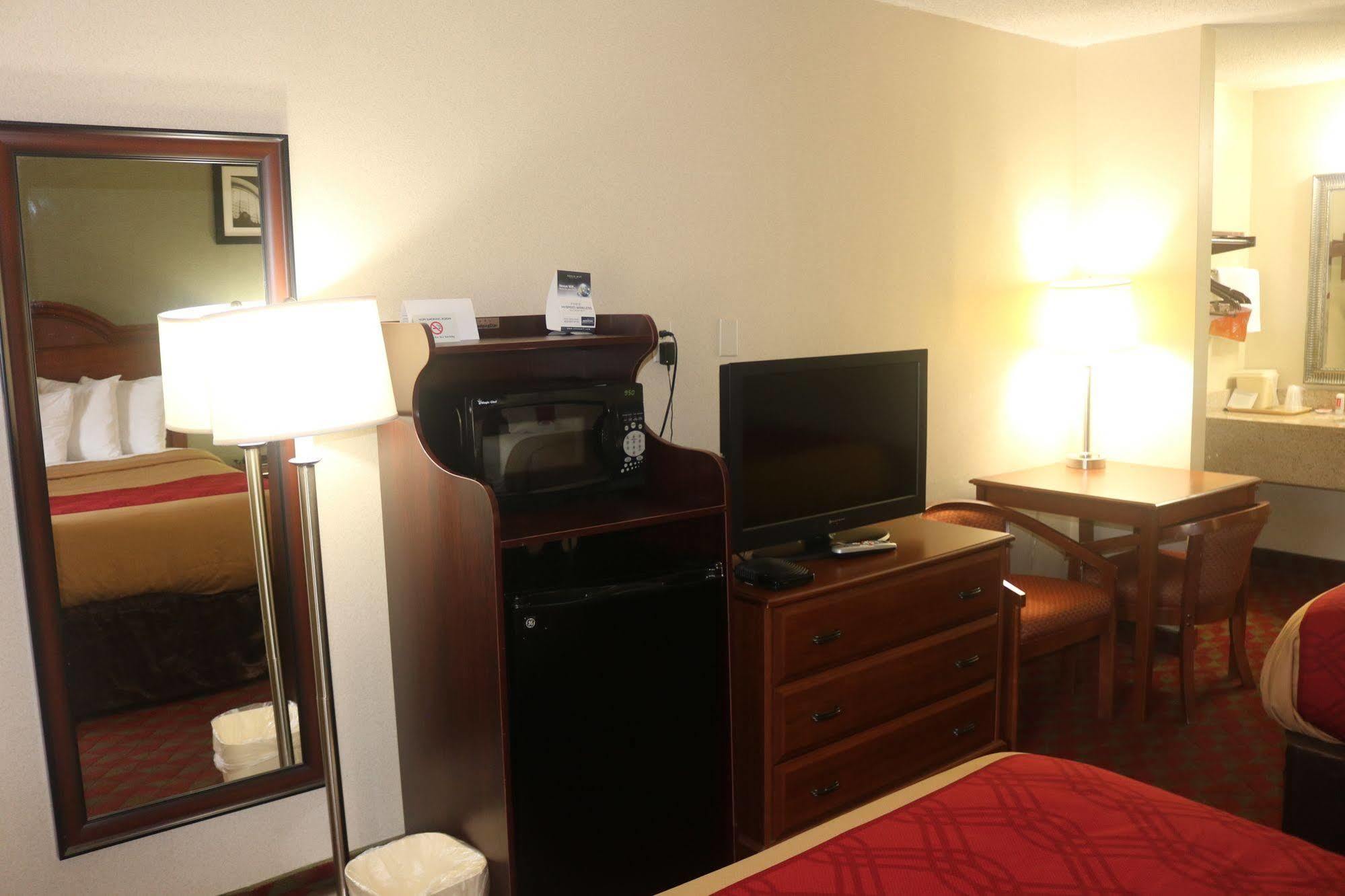 Econo Lodge Huntington - Barboursville University Area Exterior photo