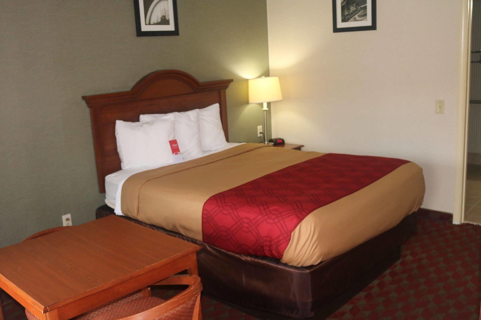 Econo Lodge Huntington - Barboursville University Area Exterior photo