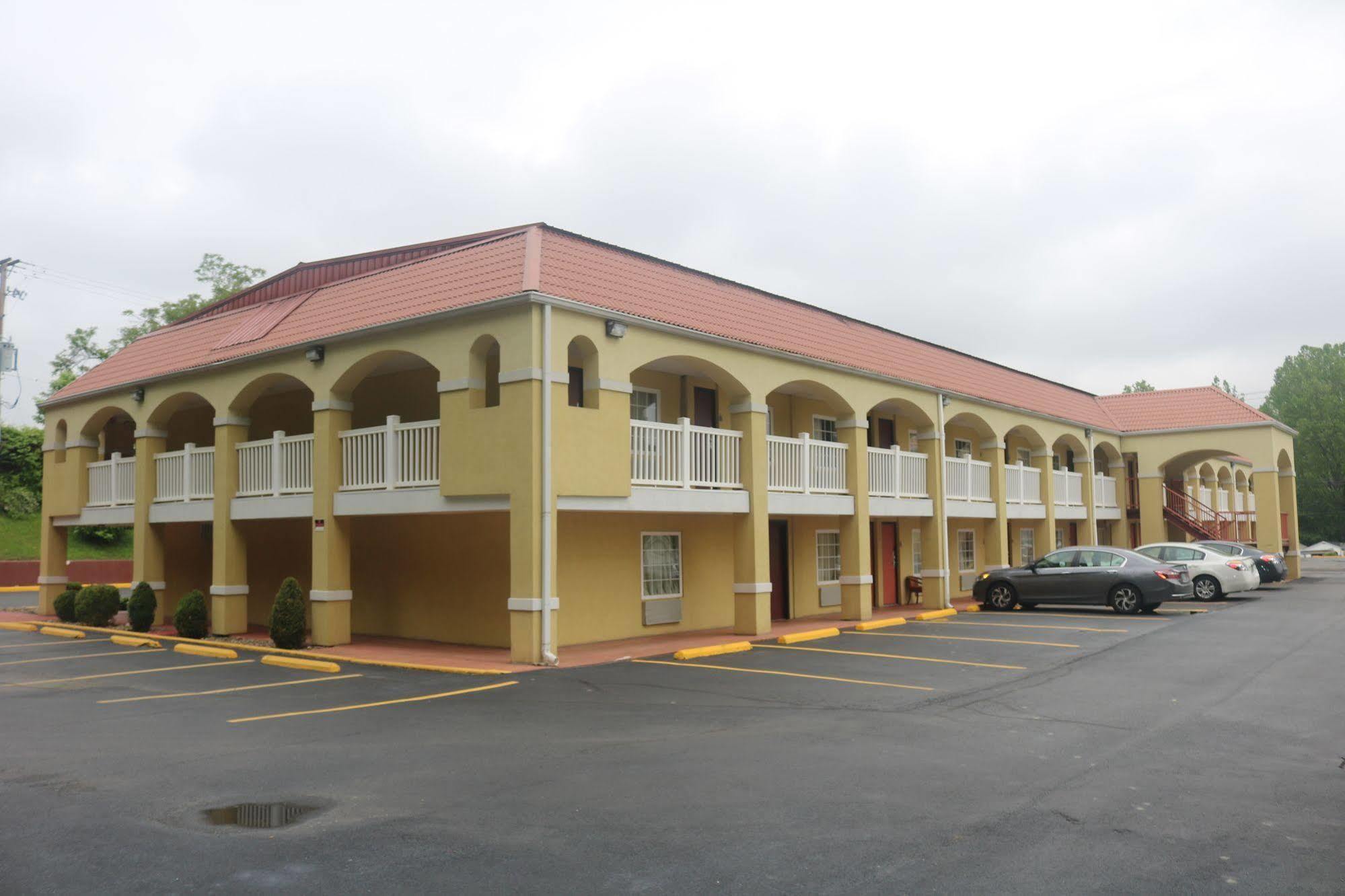 Econo Lodge Huntington - Barboursville University Area Exterior photo